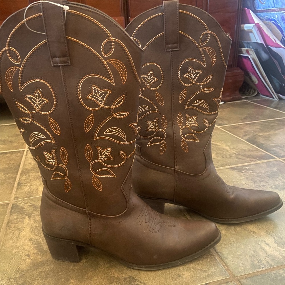Women’s Cowboy Boots 8.5